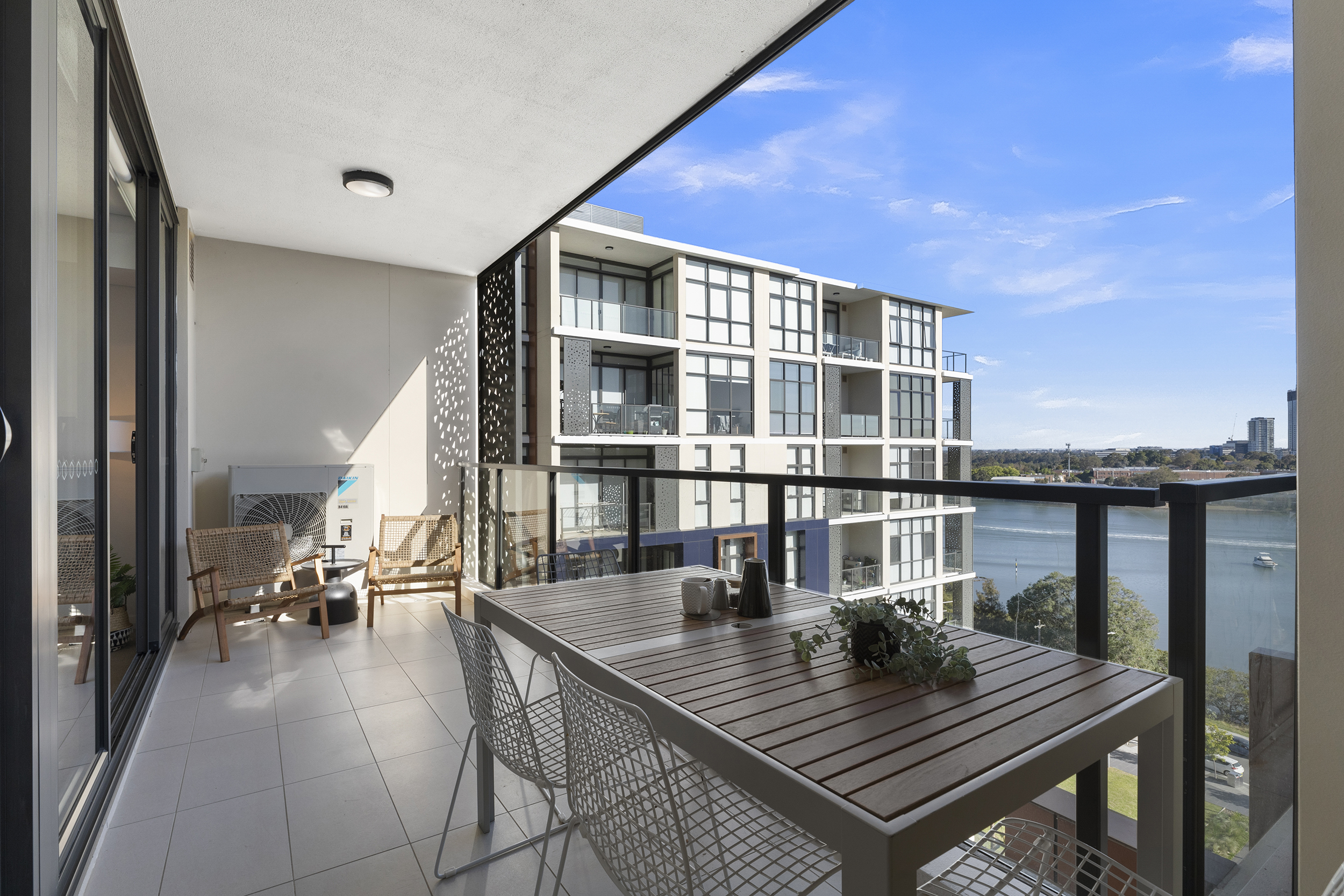 Unit 502C Meadowbank the Pearl, Unit 502c Meadowbank The Pearl - Image 1